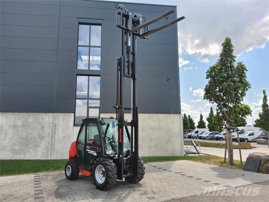 Manitou MC 30-4 شاحنات الطرق الوعرة