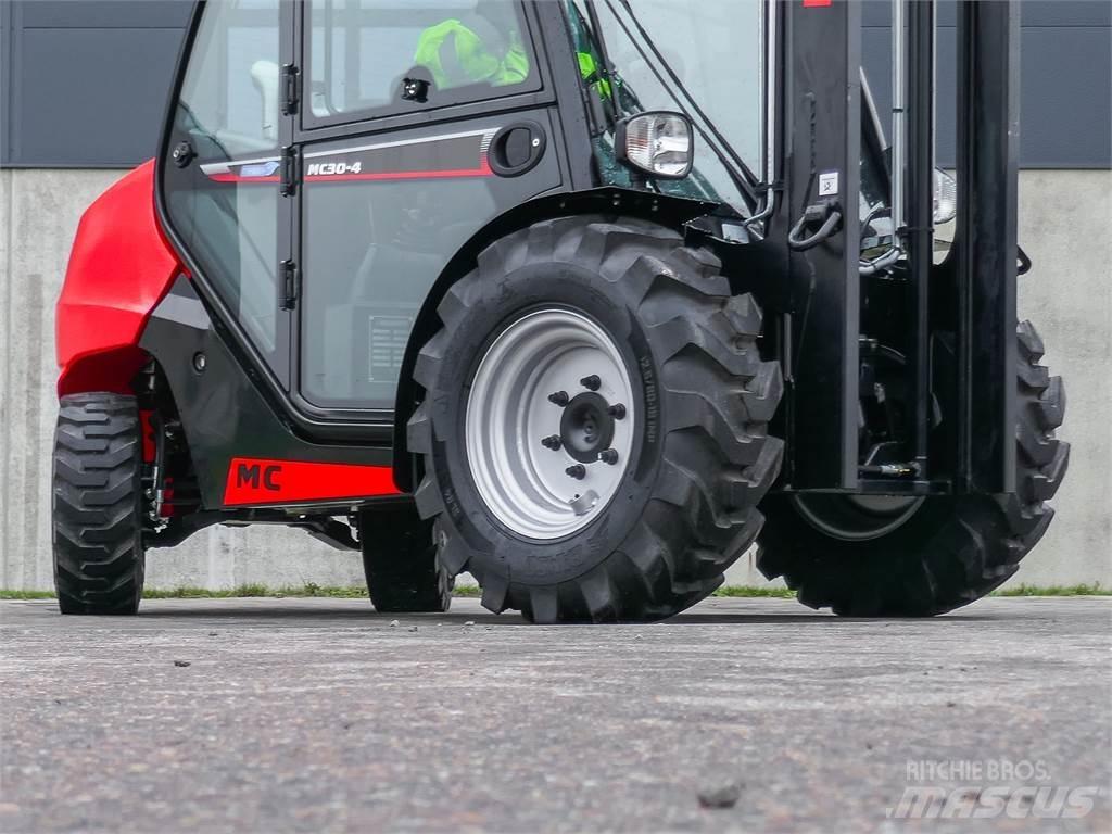 Manitou MC 30-4 شاحنات الطرق الوعرة