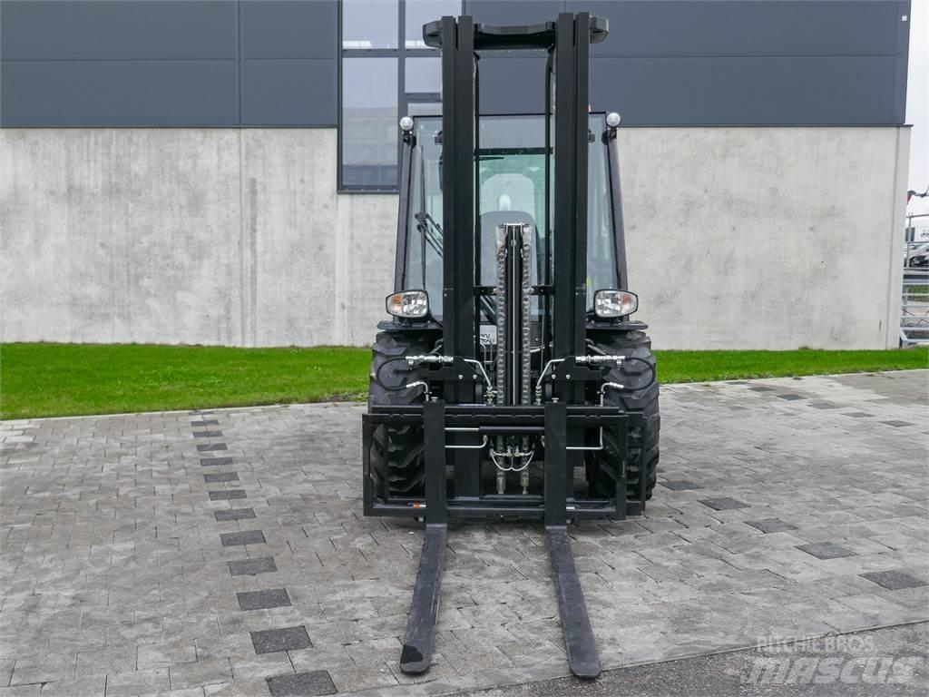 Manitou MC 30-4 شاحنات الطرق الوعرة