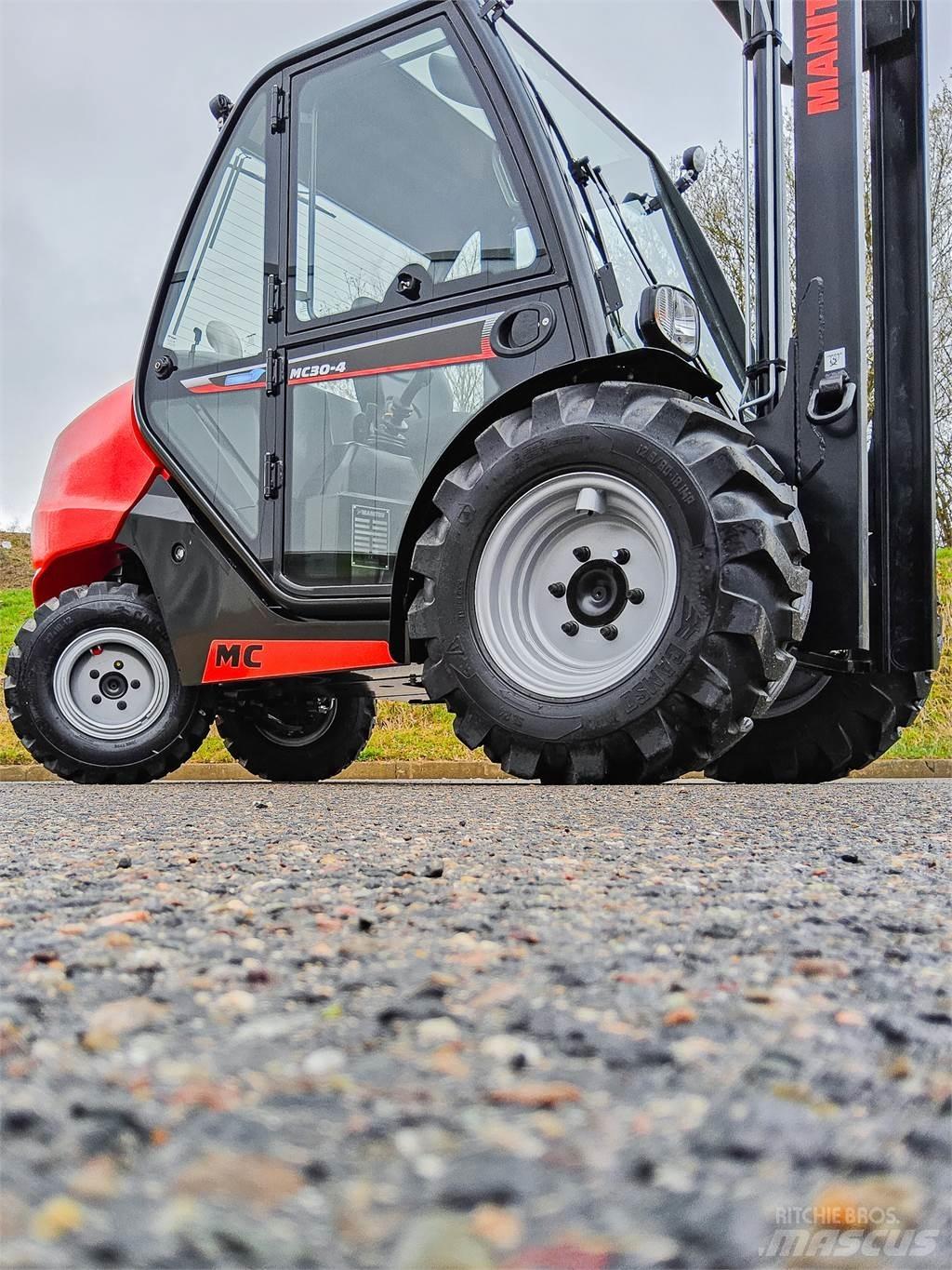 Manitou MC 30-4 شاحنات الطرق الوعرة