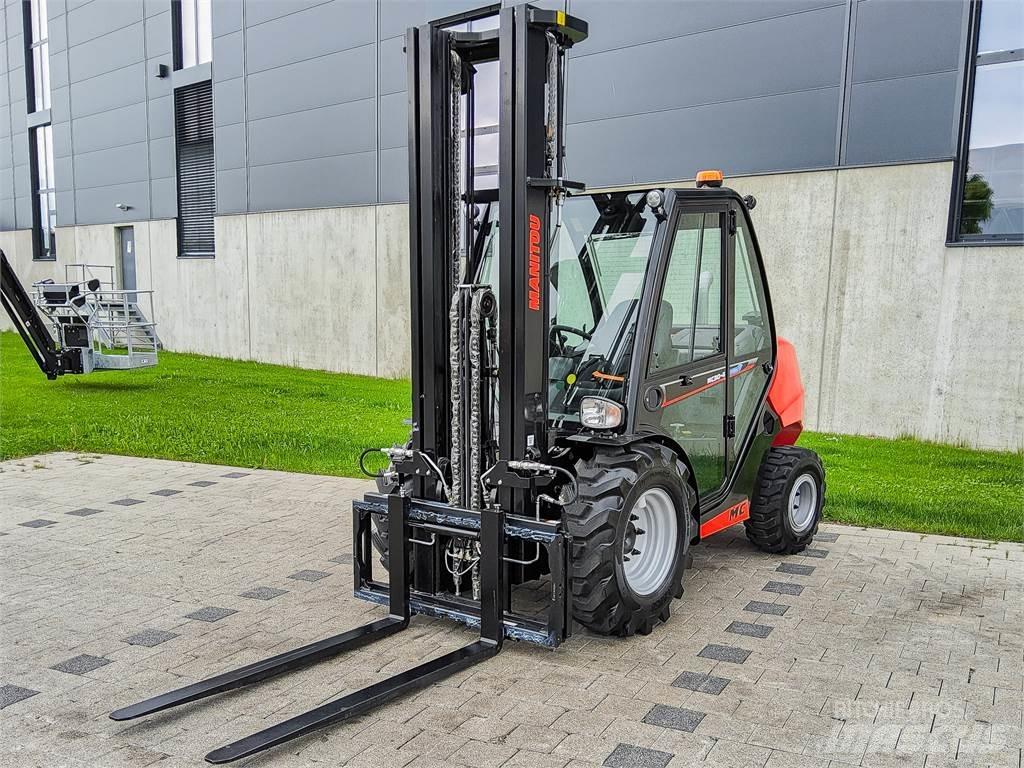 Manitou MC 30-4 شاحنات الطرق الوعرة