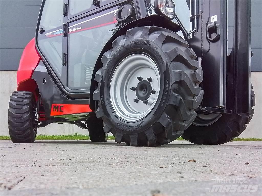 Manitou MC 30-4 شاحنات الطرق الوعرة