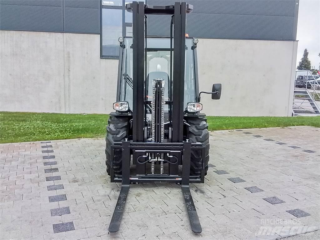 Manitou MC 30-4 شاحنات الطرق الوعرة