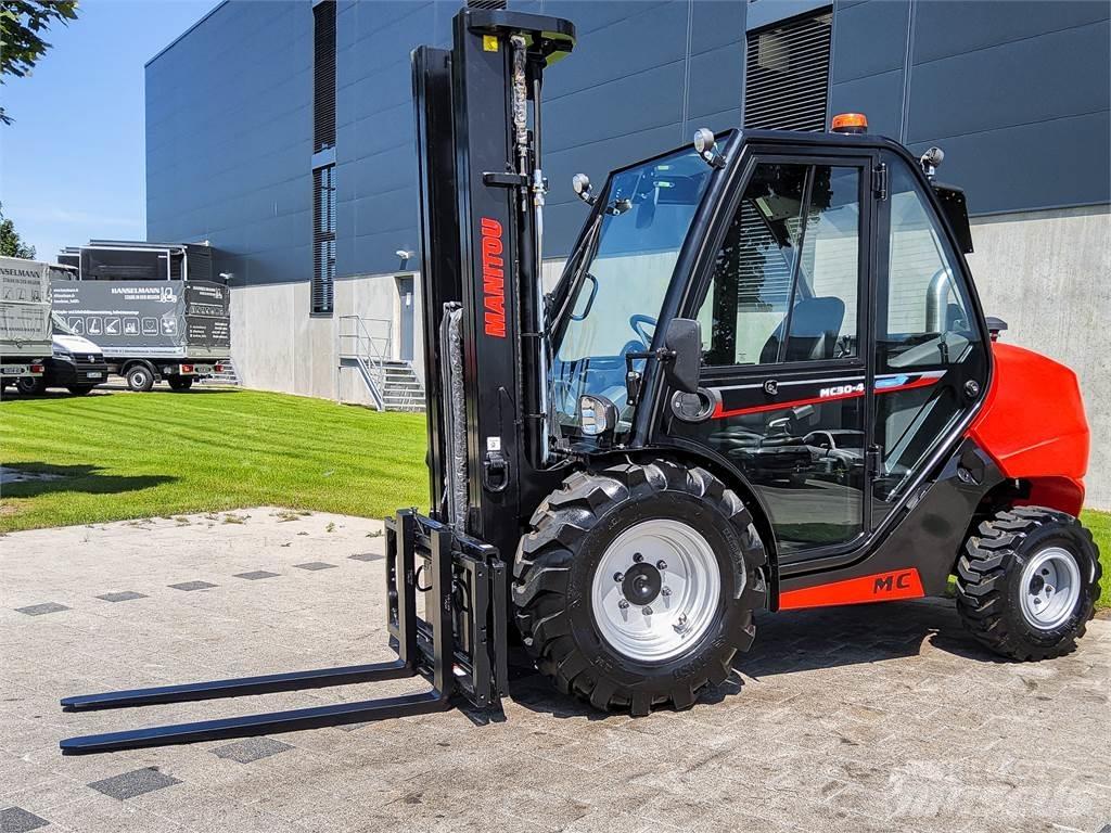 Manitou MC 30-4 شاحنات الطرق الوعرة