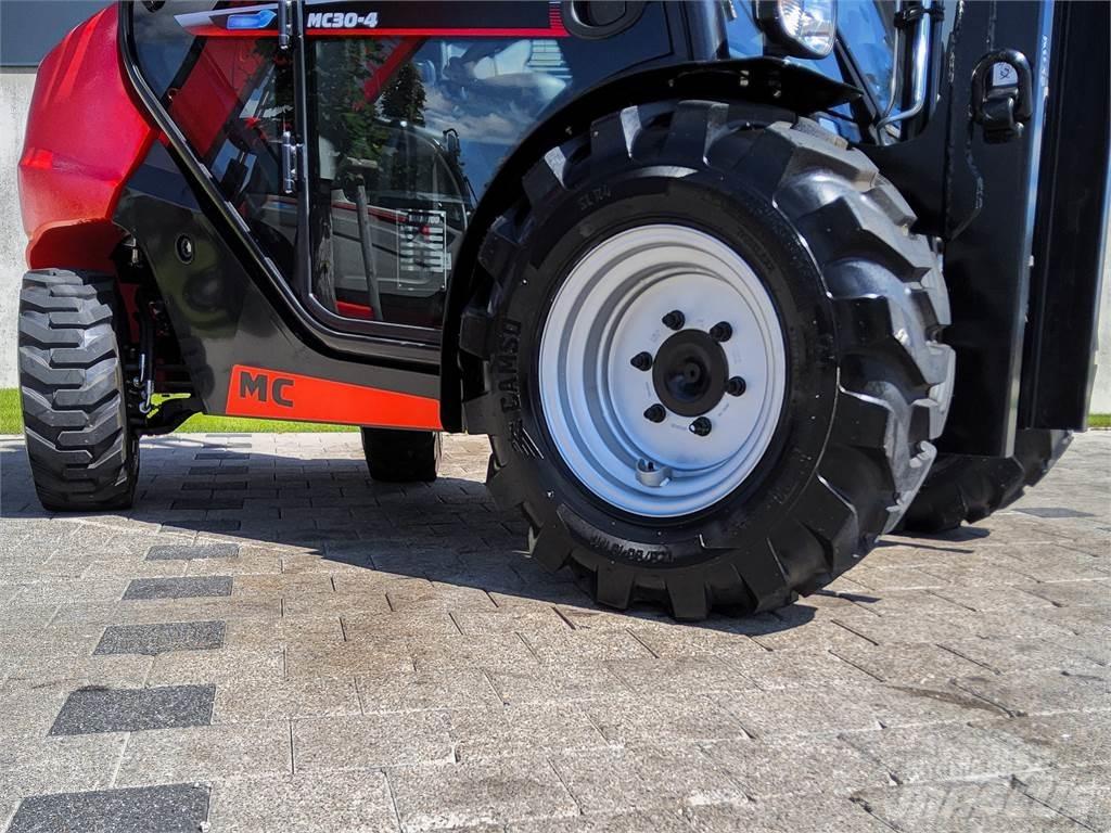 Manitou MC 30-4 شاحنات الطرق الوعرة