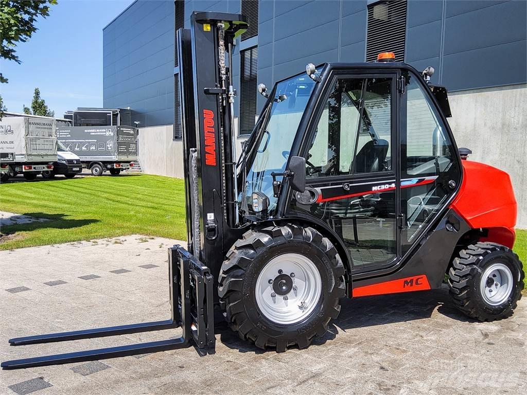 Manitou MC 30-4 شاحنات الطرق الوعرة
