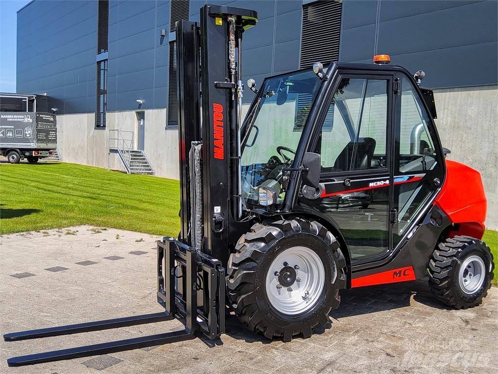 Manitou MC 30-4 شاحنات الطرق الوعرة