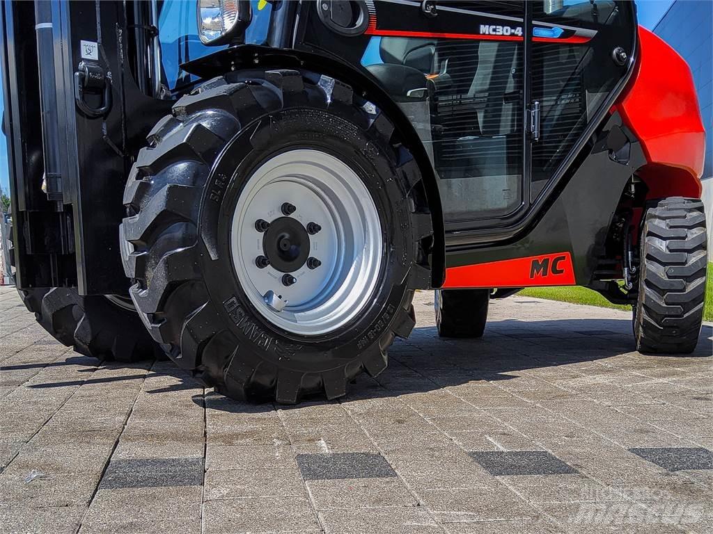 Manitou MC 30-4 شاحنات الطرق الوعرة