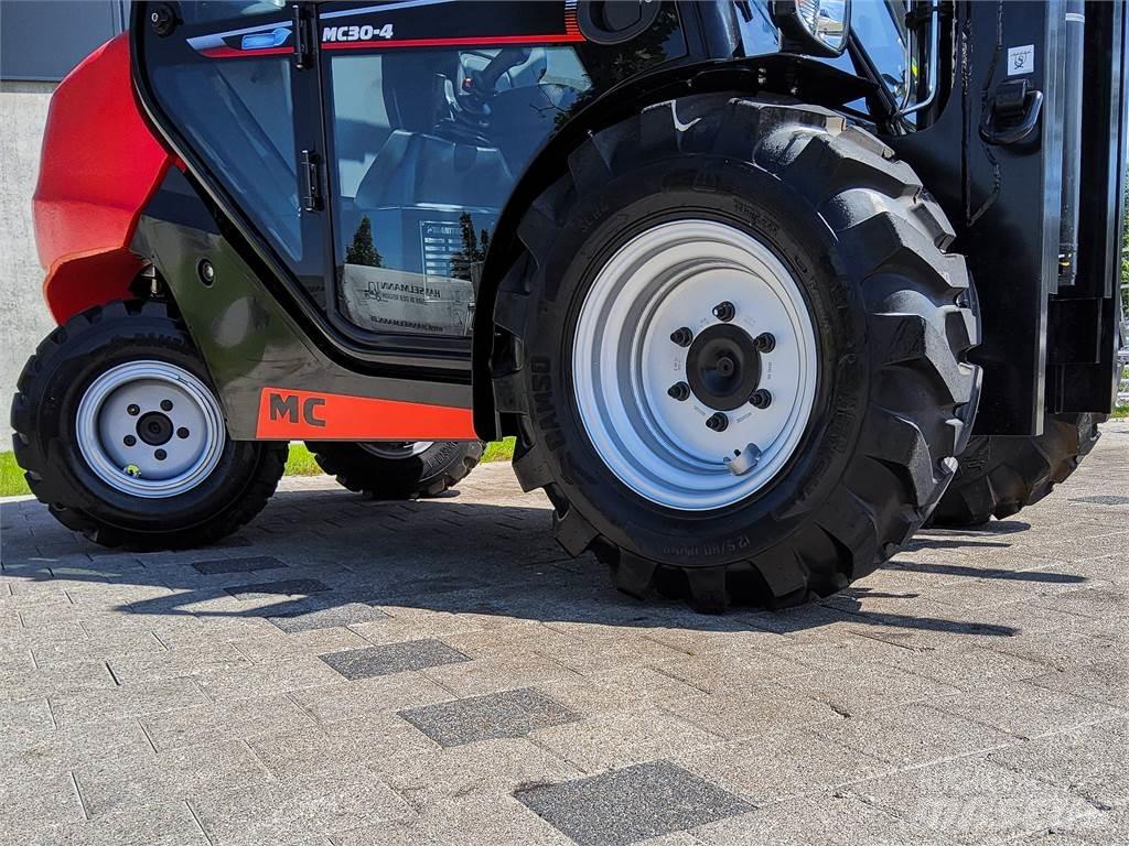 Manitou MC 30-4 شاحنات الطرق الوعرة