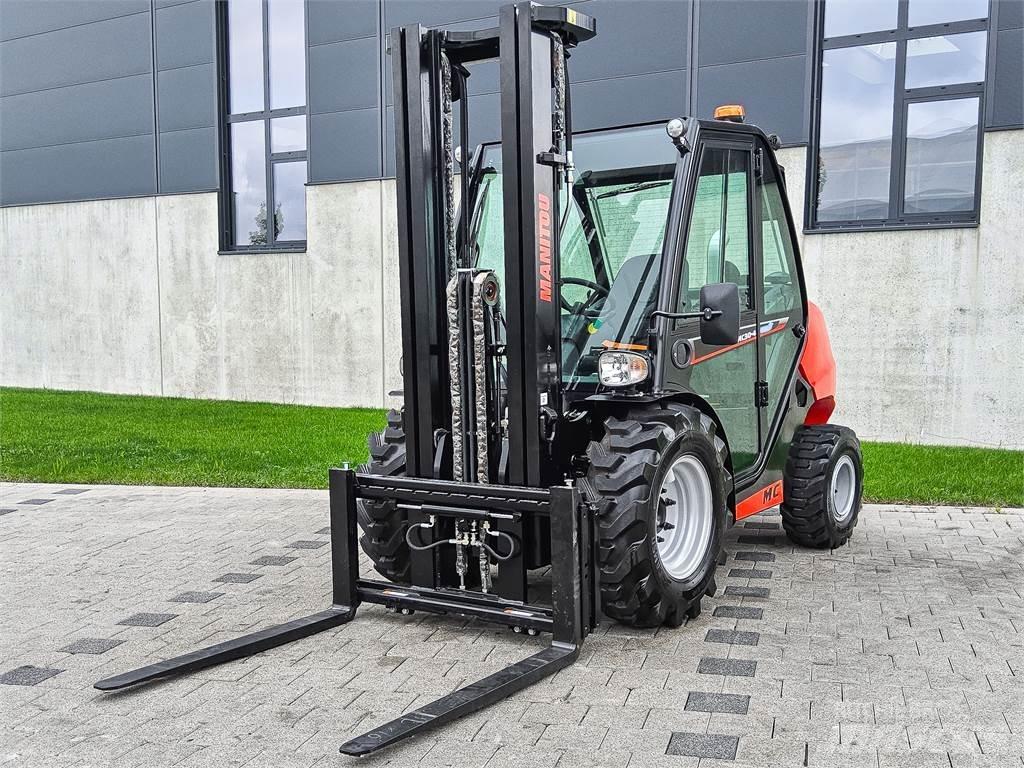 Manitou MC 30-4 شاحنات الطرق الوعرة