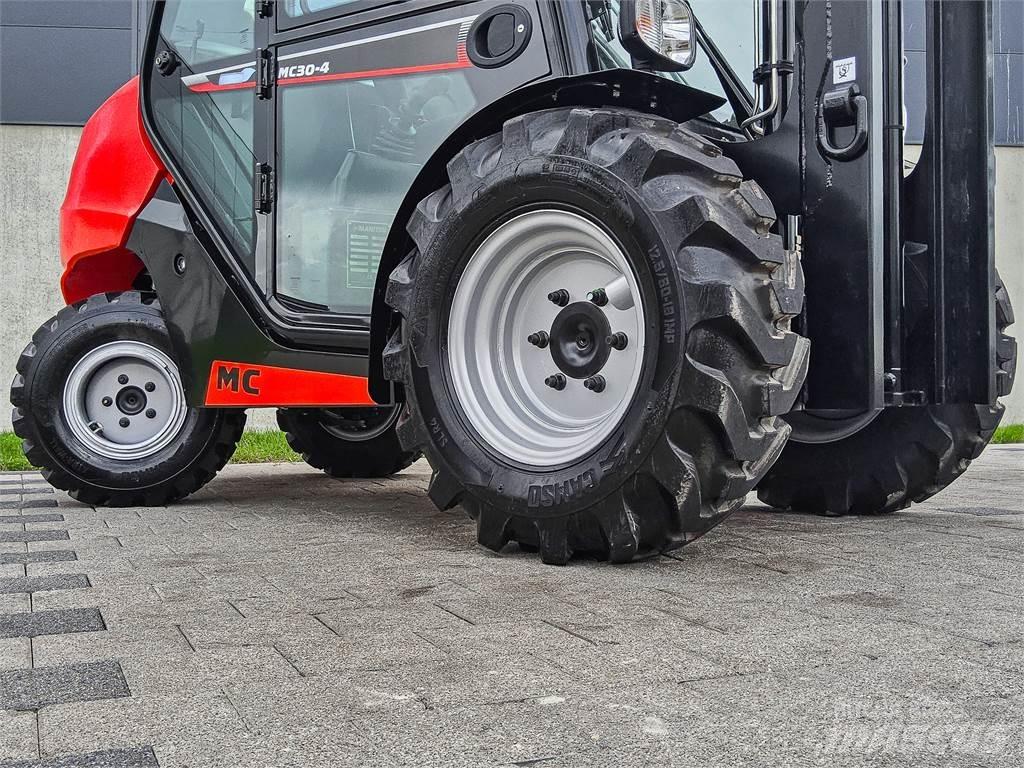Manitou MC 30-4 شاحنات الطرق الوعرة