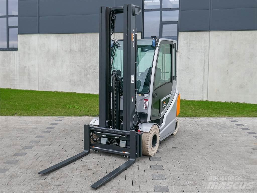 Still RX 60-25 شاحنات ذات رافعات شوكية تعمل بالكهرباء