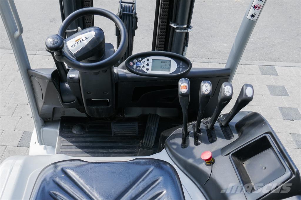 Still RX 60-30 شاحنات ذات رافعات شوكية تعمل بالكهرباء