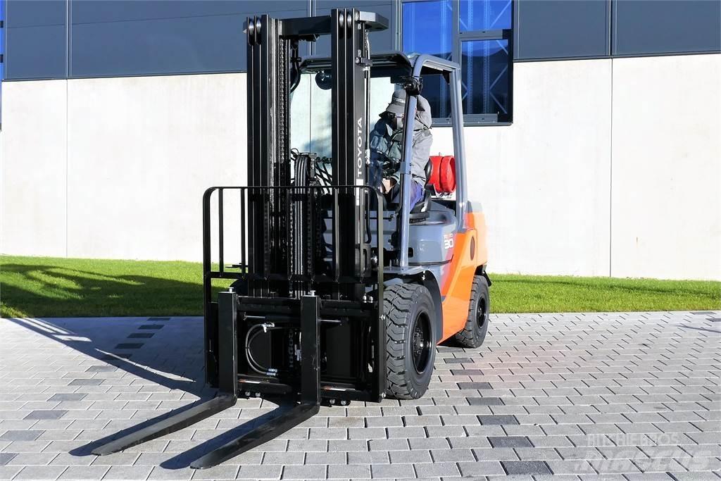 Toyota 02-8FGF30 شاحنات LPG