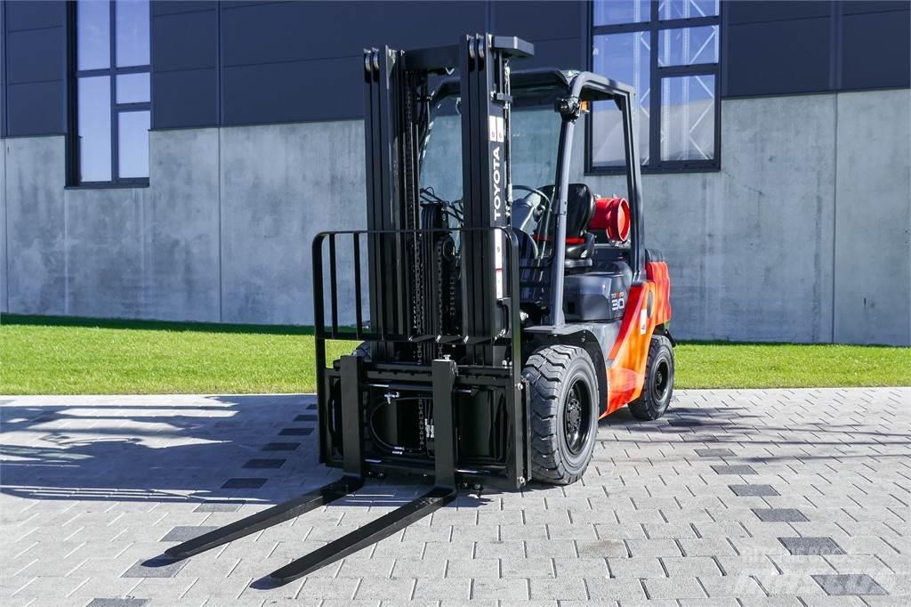 Toyota 02-8FGF30 شاحنات LPG
