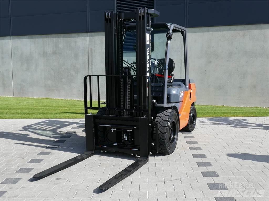 Toyota 52-8FDJF35 شاحنات الديزل