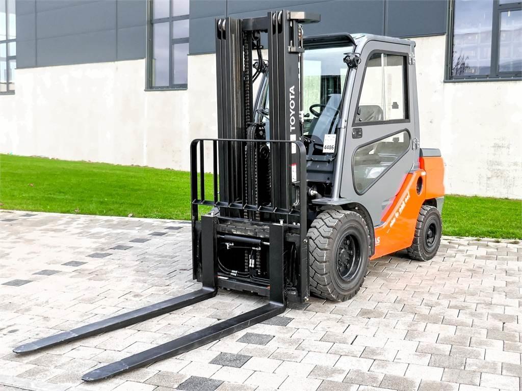 Toyota 52-8FDJF35 شاحنات الديزل