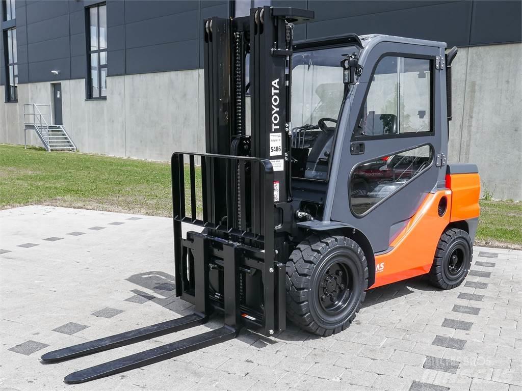 Toyota 52-8FDJF35 شاحنات الديزل