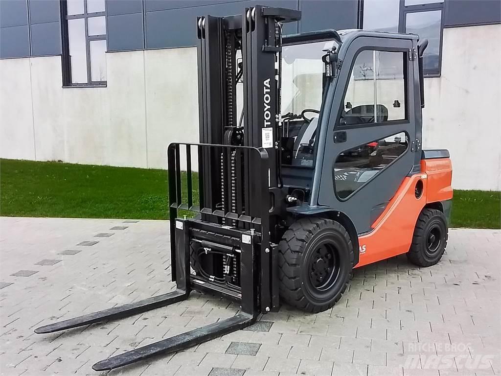Toyota 52-8FDJF35 شاحنات الديزل