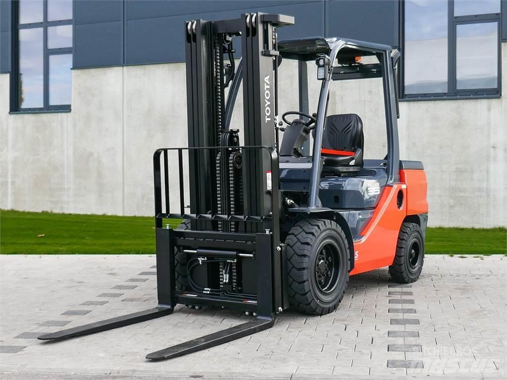 Toyota 52-8FDJF35 شاحنات الديزل