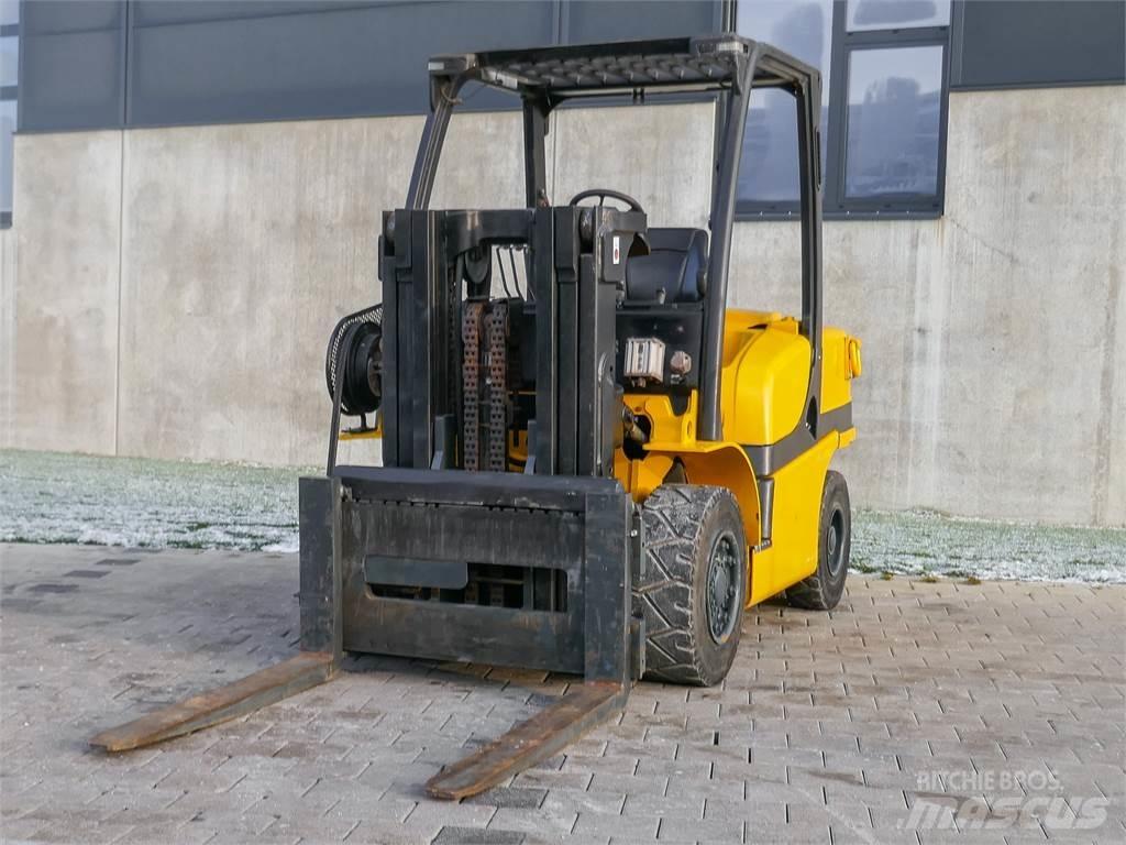 Yale GDP 40VX6 V2471 شاحنات الديزل