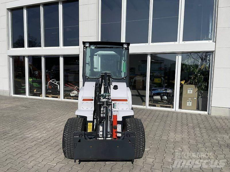 Bobcat L28 لوادر انزلاقية التوجيه