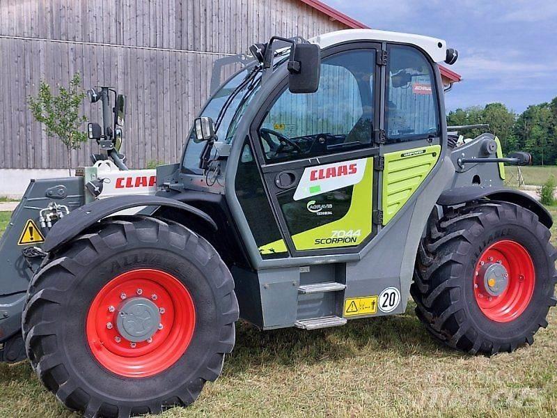 CLAAS Scorpion 7044 مناولات متداخلة
