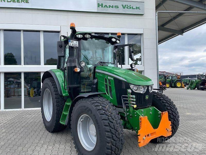 John Deere 6120M الجرارات