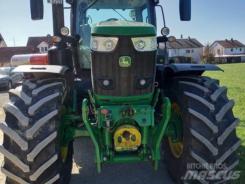 John Deere 6215R الجرارات