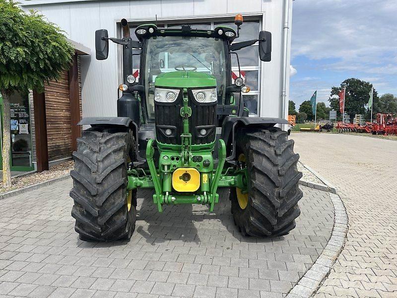 John Deere 6215R الجرارات