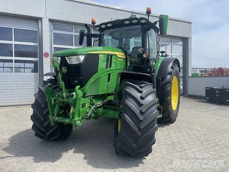 John Deere 6R 215 الجرارات