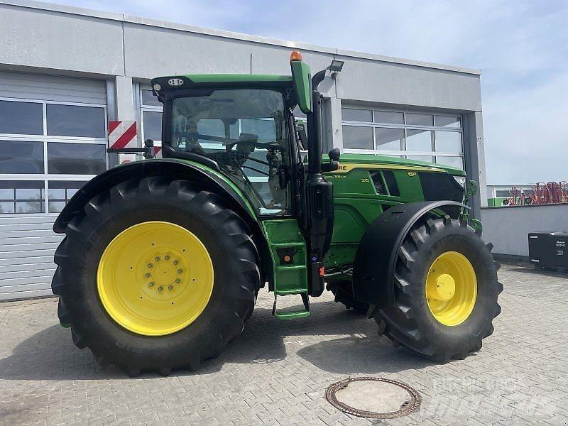 John Deere 6R 215 الجرارات