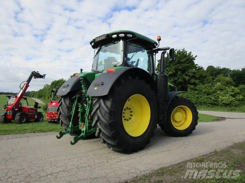 John Deere 7250R الجرارات