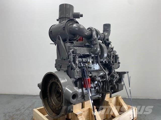 Komatsu M11-C محركات