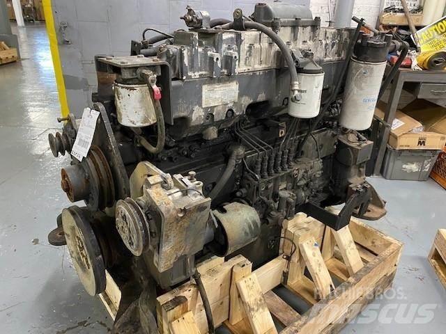 Komatsu SA6D125E-2 محركات