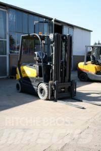 OM XE 30 ac شاحنات ذات رافعات شوكية تعمل بالكهرباء