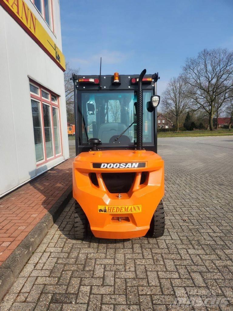 Doosan D30S-7 شاحنات الديزل