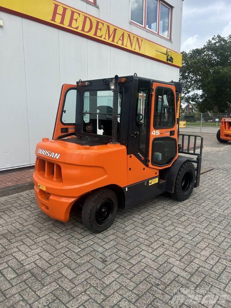 Doosan D45SC-5 شاحنات الديزل