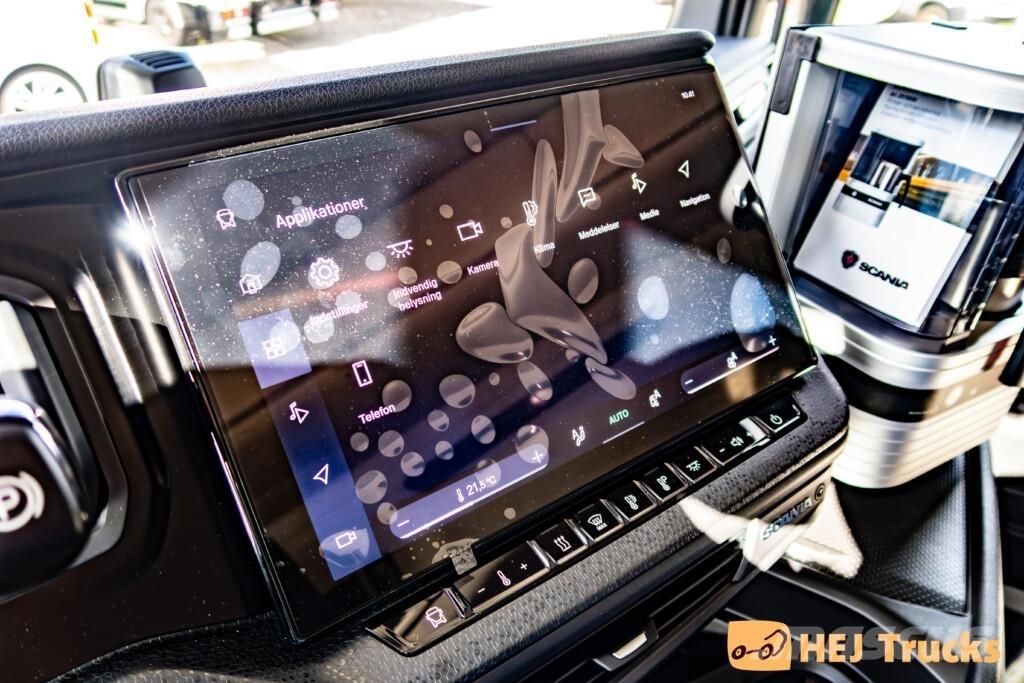 Scania R530 A6x2NB وحدات الجر