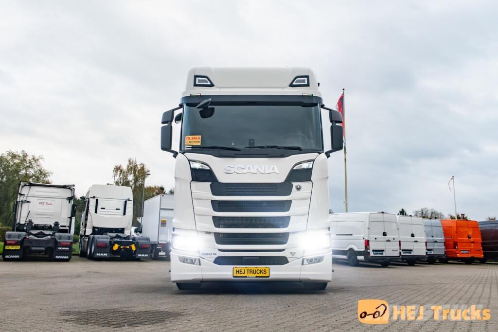 Scania S660 A6x2/4NB وحدات الجر