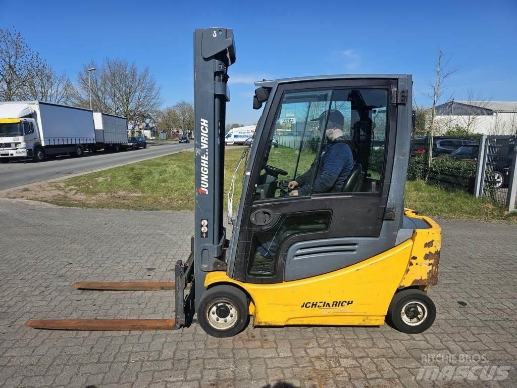Jungheinrich EFG320 شاحنات ذات رافعات شوكية تعمل بالكهرباء