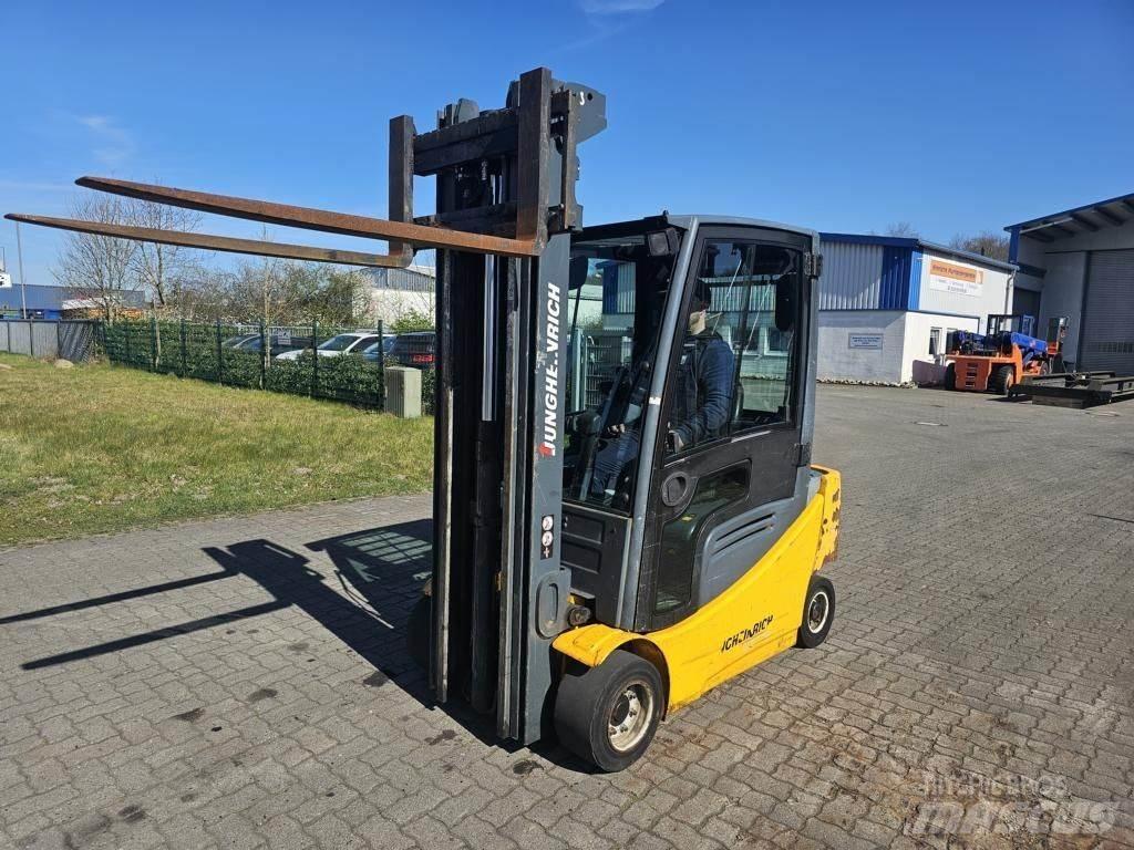 Jungheinrich EFG320 شاحنات ذات رافعات شوكية تعمل بالكهرباء