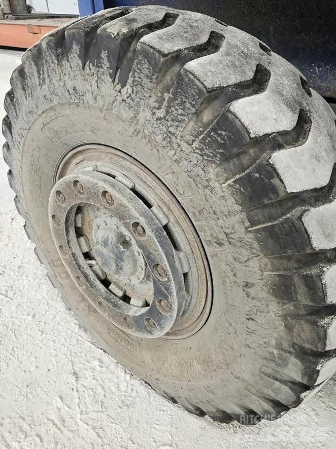 Kalmar DCD28-1200LB شاحنات الديزل