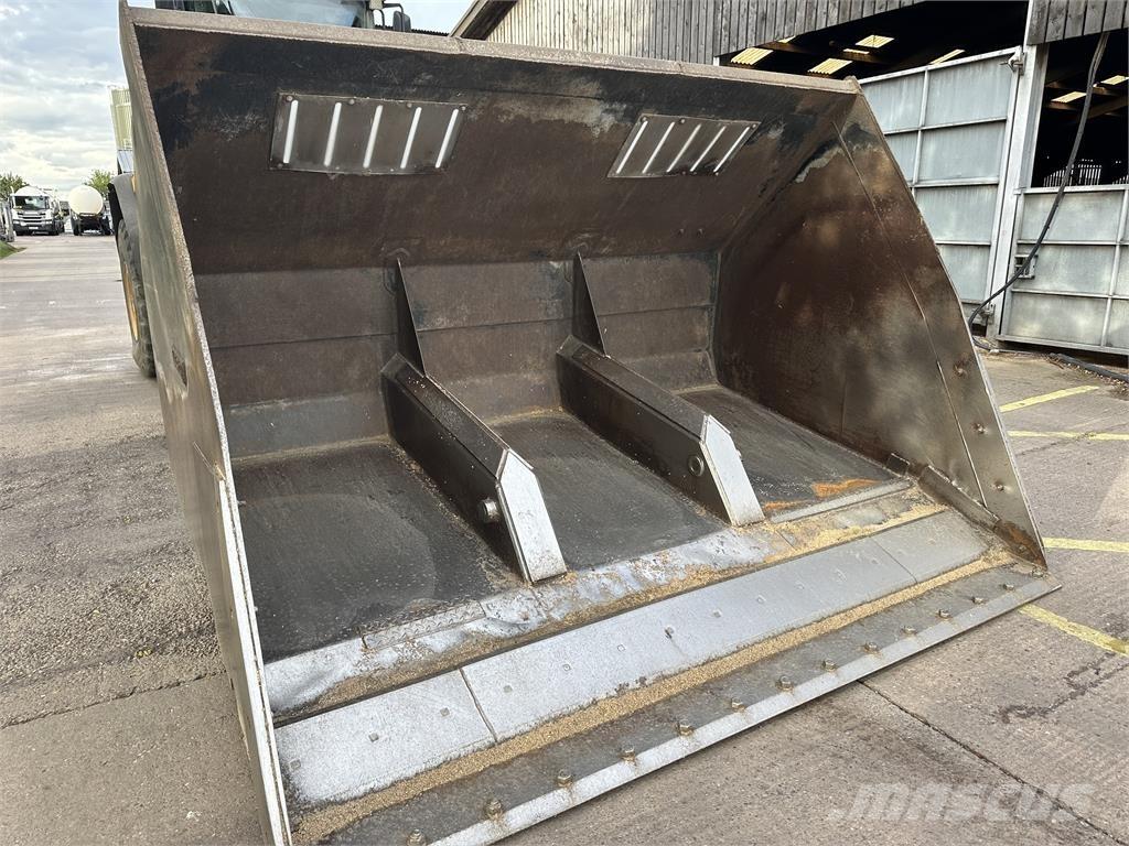  Ulrich Hitip bucket لوادر وحفارات أمامية