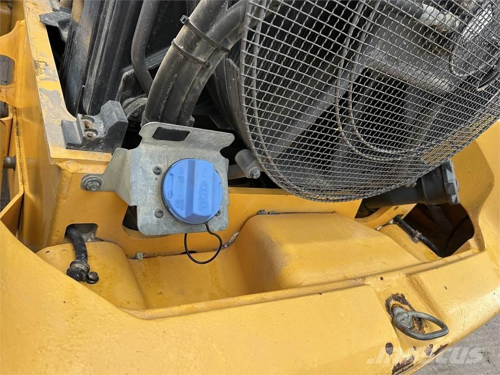 Volvo BM L70H لوادر وحفارات أمامية
