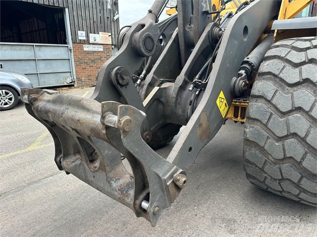 Volvo L120H لوادر بعجل