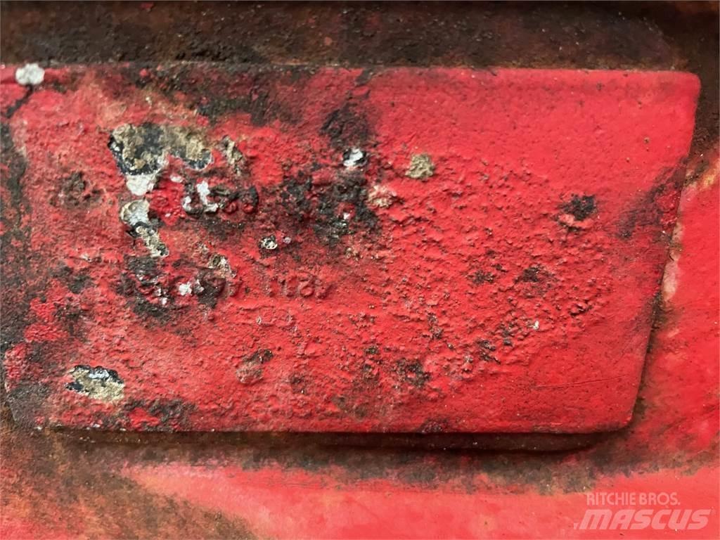  Bagaksel ex. Hanomag 60E محور العجلة