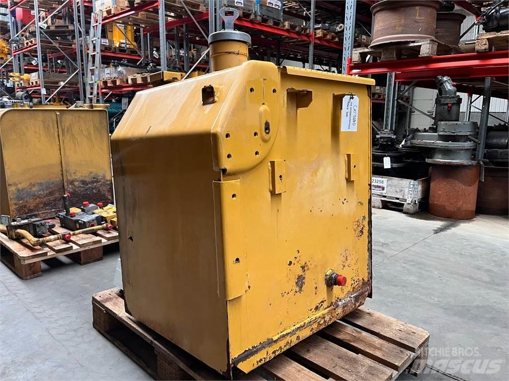 CAT 323D brændstoftank مكونات أخرى