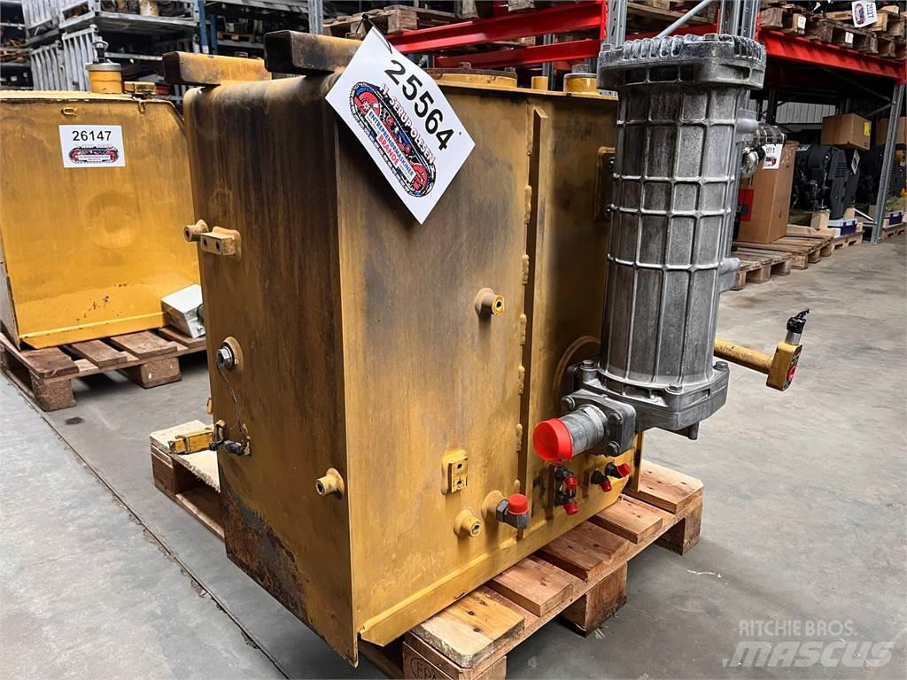 CAT 323D hydrauliktank هيدروليات