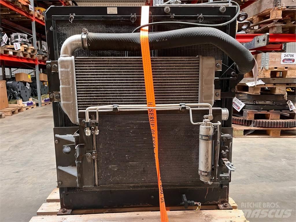 CAT 323D køler محركات